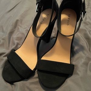 Size 12 wide. Strappy heel